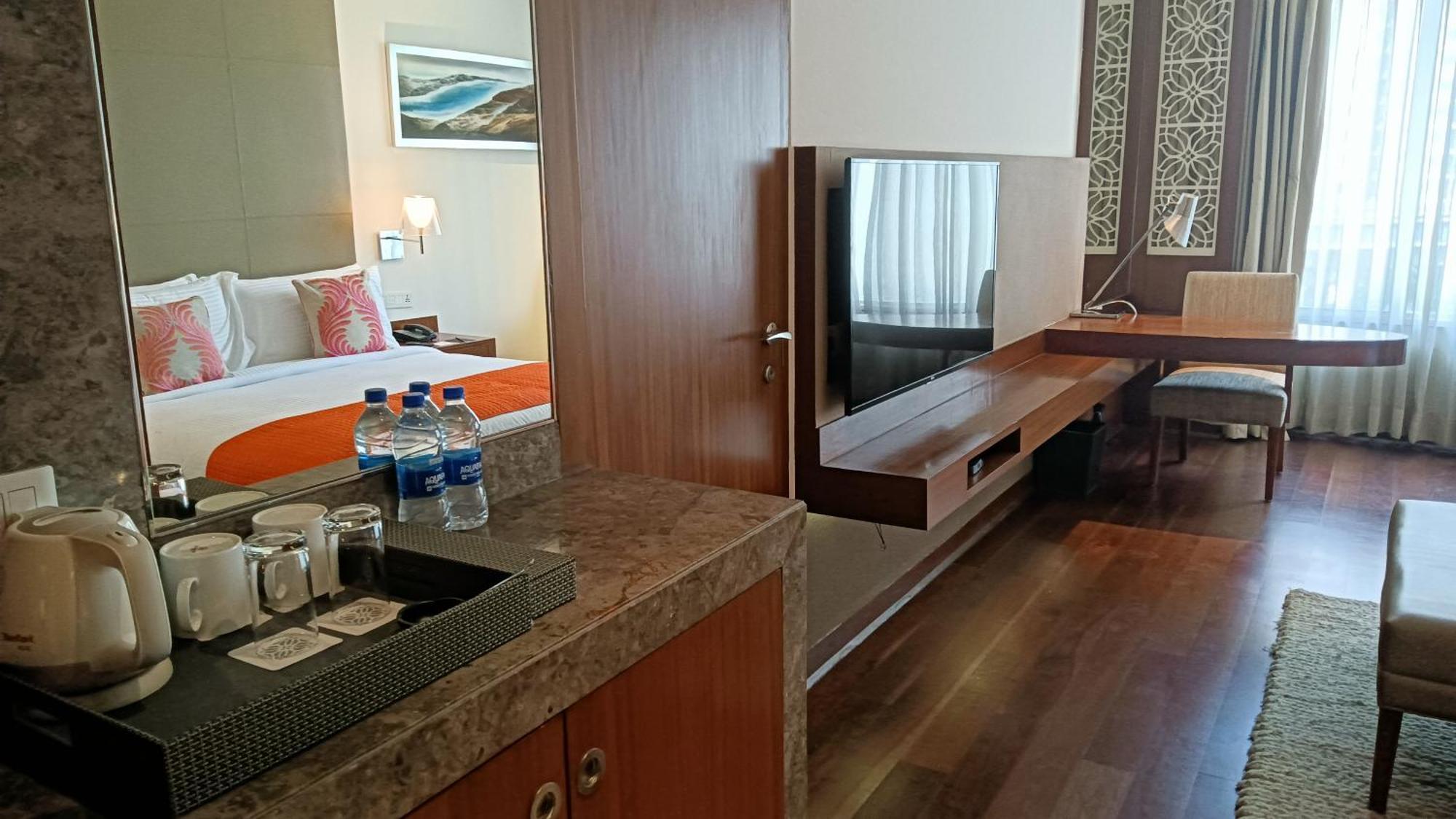 The Anya Hotel-Golf Course Road Γκουργκάον Εξωτερικό φωτογραφία