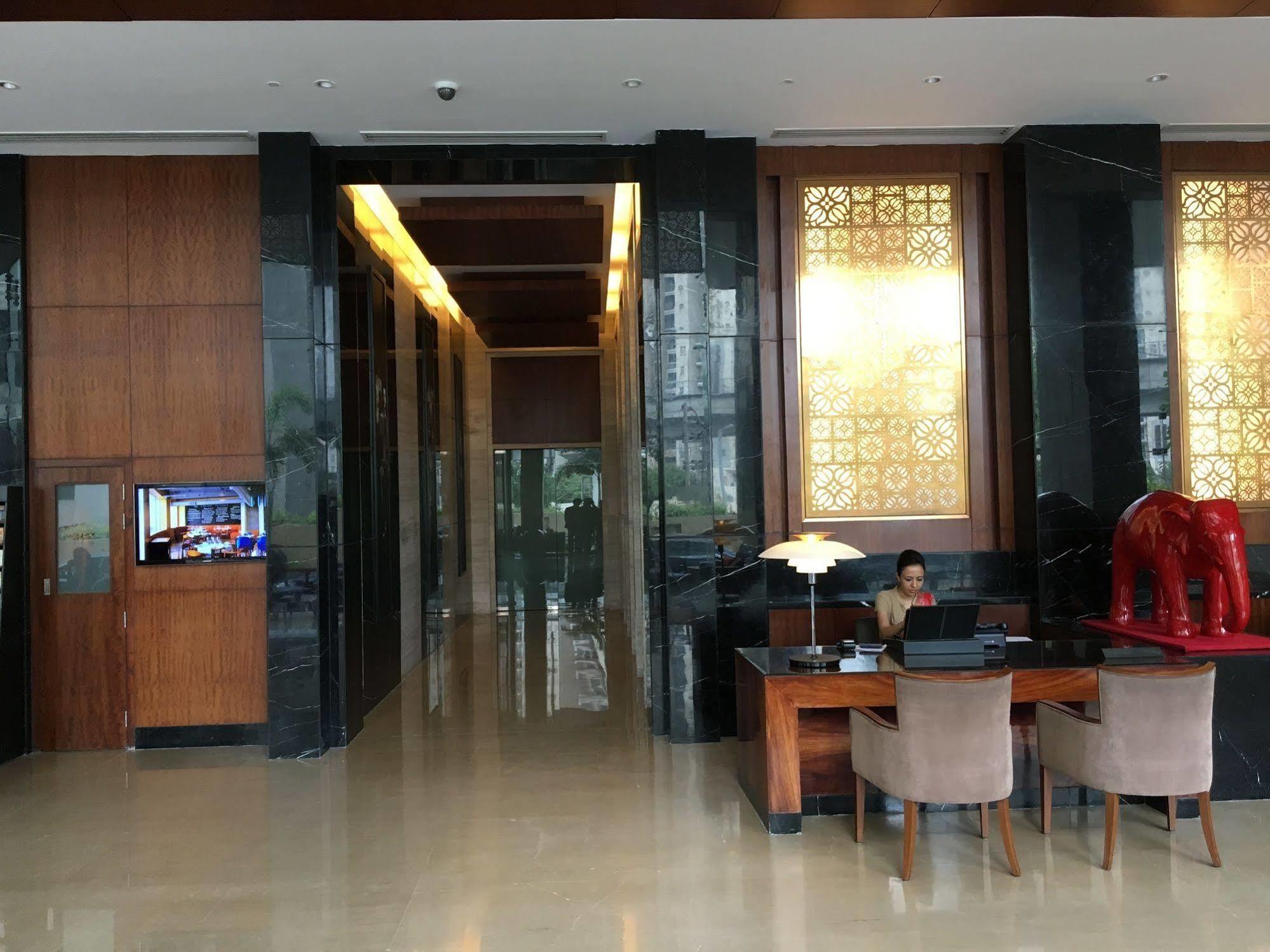 The Anya Hotel-Golf Course Road Γκουργκάον Εξωτερικό φωτογραφία