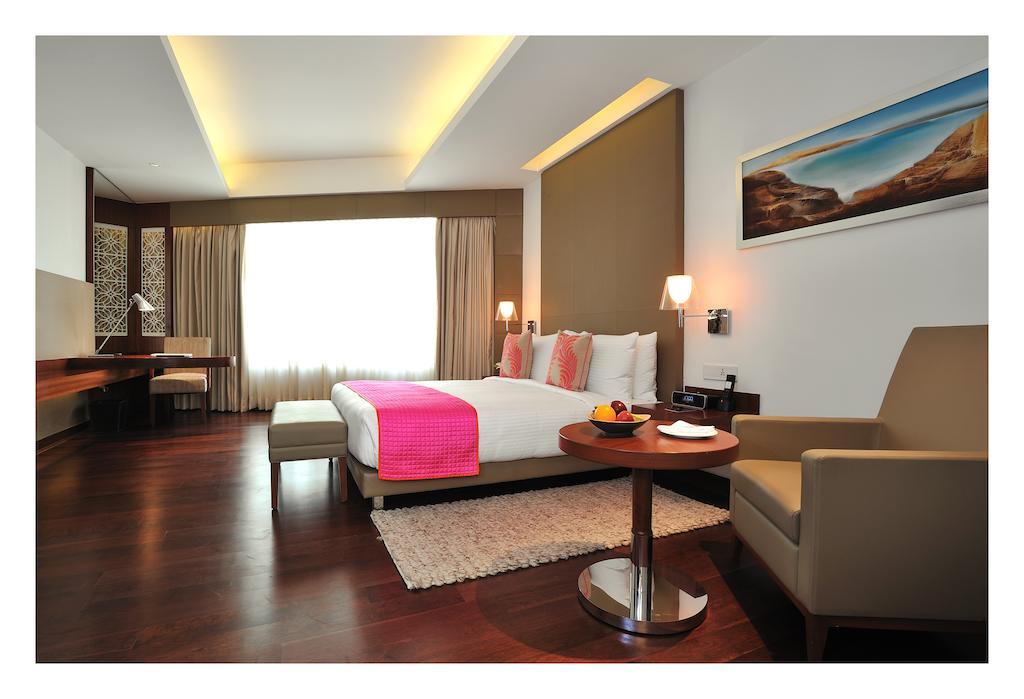 The Anya Hotel-Golf Course Road Γκουργκάον Εξωτερικό φωτογραφία